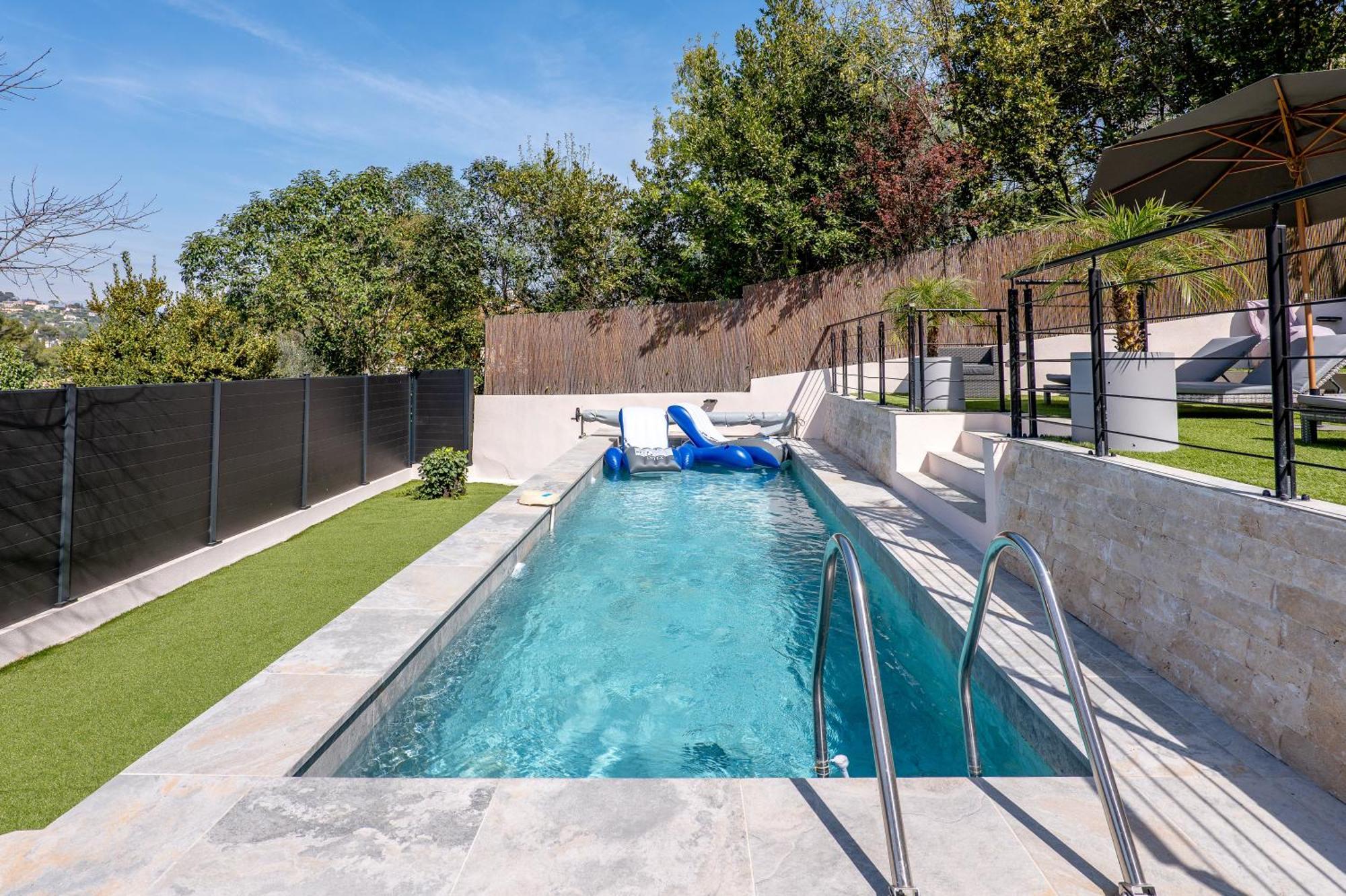Piscine-Jacuzzi-Videoprojecteur-Clim La Perle Rare Villa Mougins Exterior photo