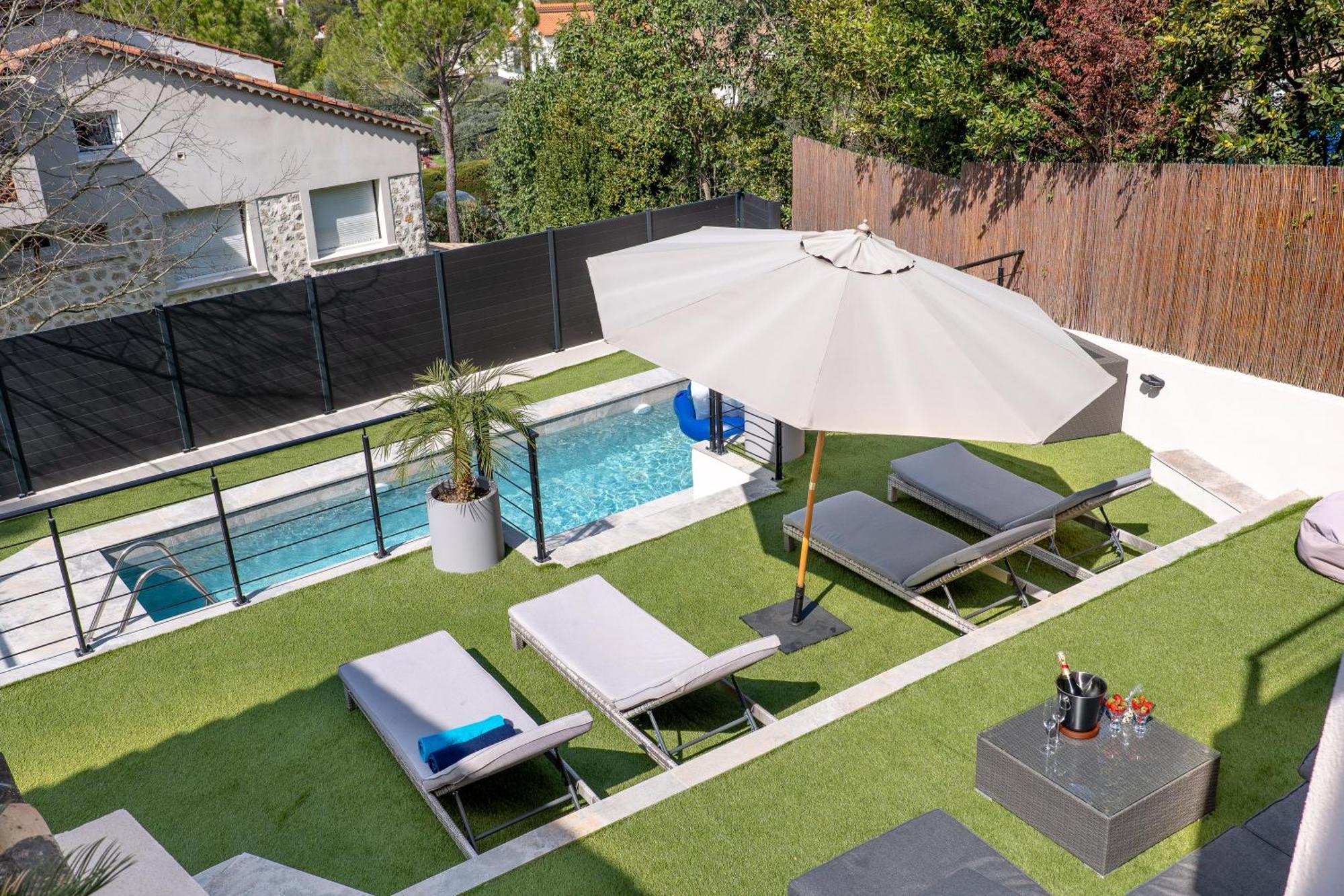 Piscine-Jacuzzi-Videoprojecteur-Clim La Perle Rare Villa Mougins Exterior photo