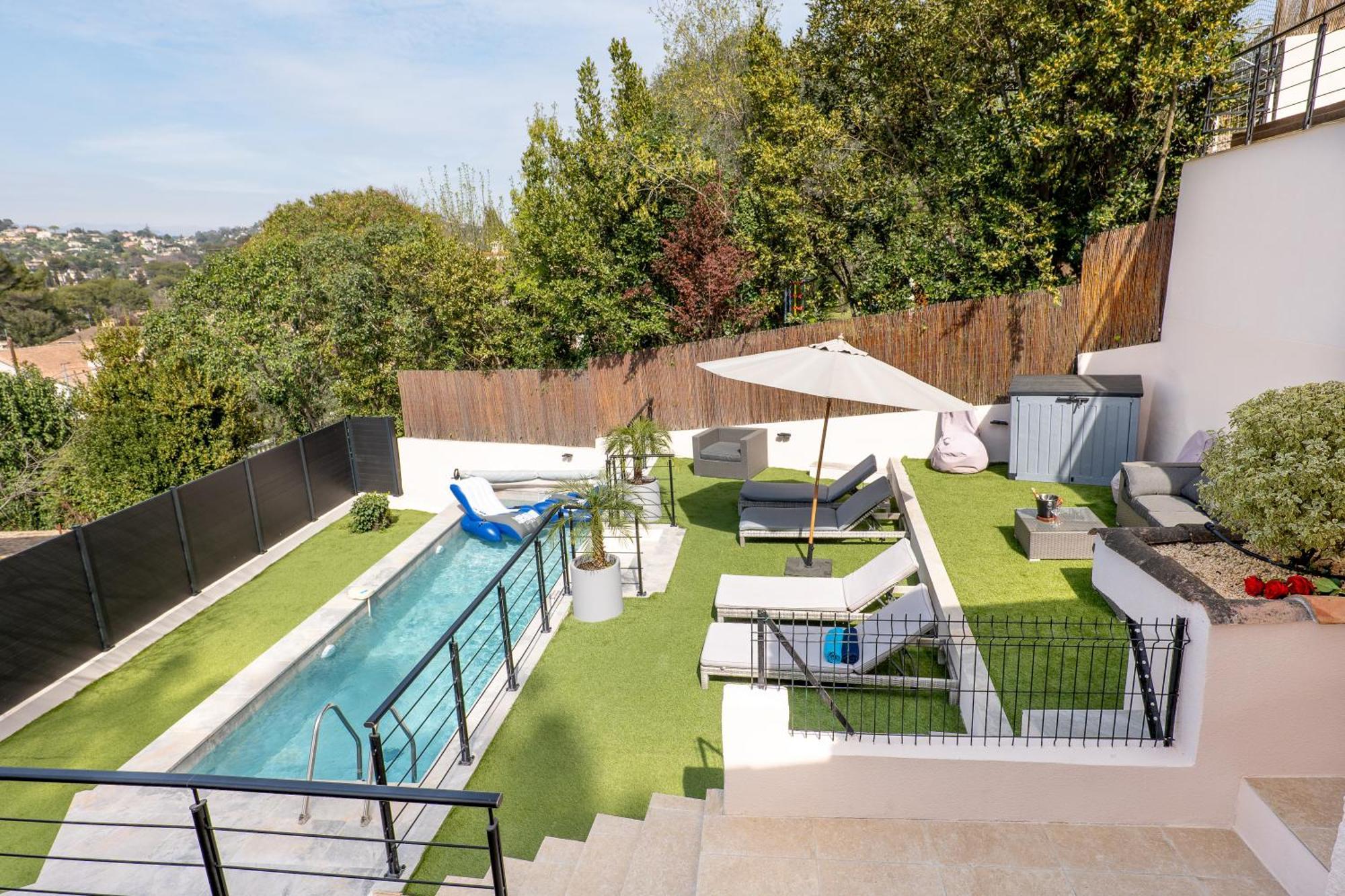 Piscine-Jacuzzi-Videoprojecteur-Clim La Perle Rare Villa Mougins Exterior photo