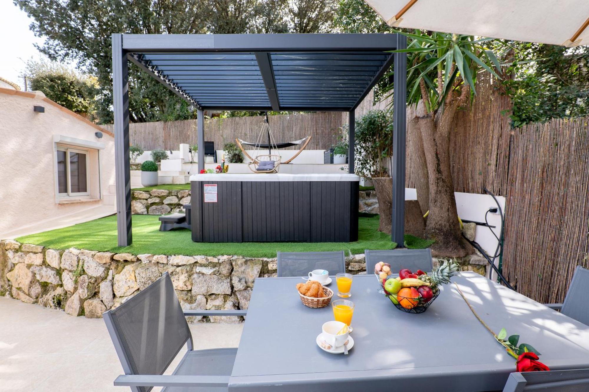 Piscine-Jacuzzi-Videoprojecteur-Clim La Perle Rare Villa Mougins Exterior photo