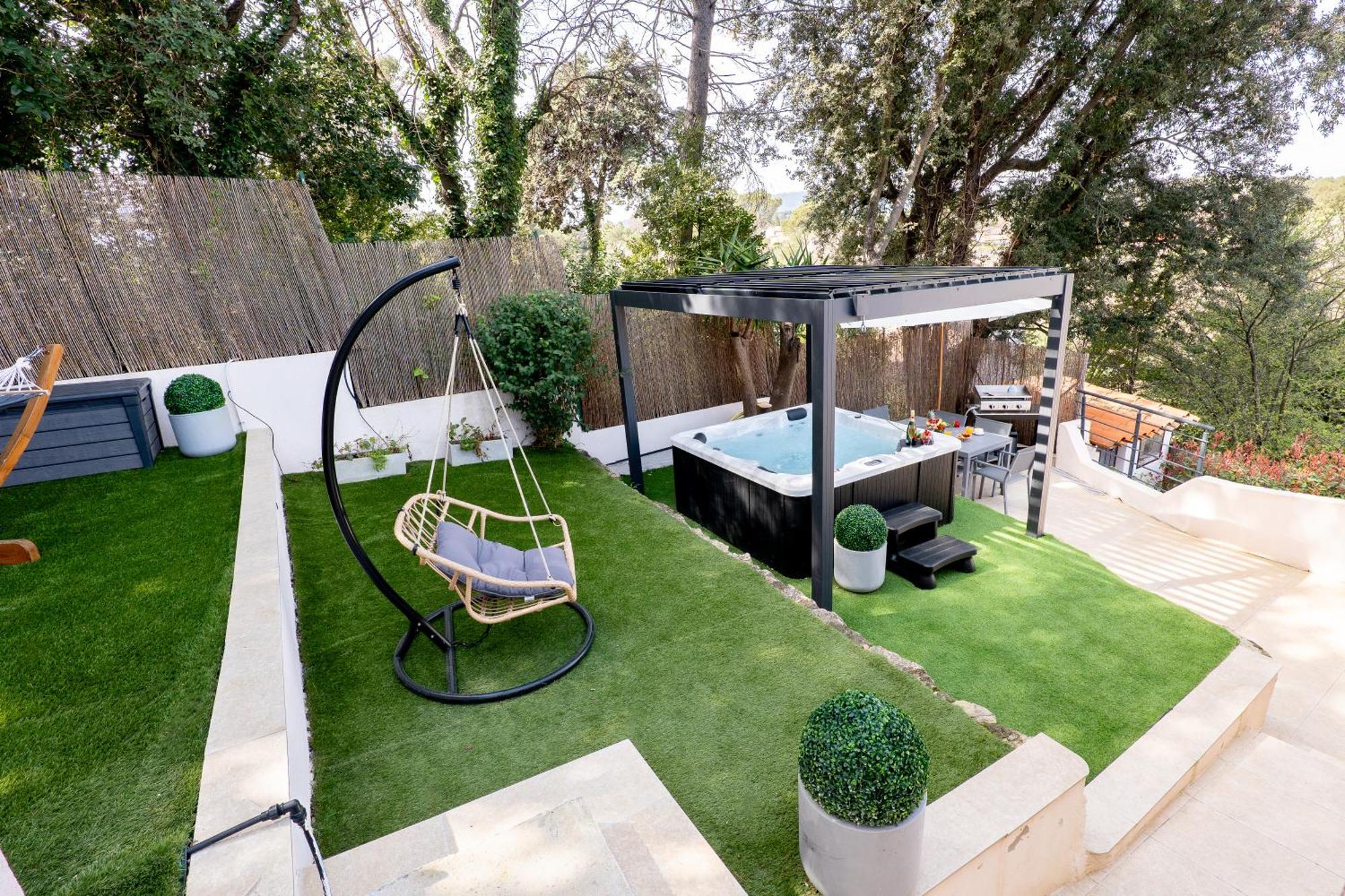Piscine-Jacuzzi-Videoprojecteur-Clim La Perle Rare Villa Mougins Exterior photo