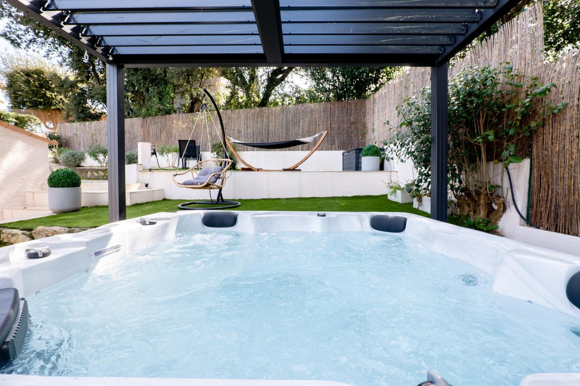 Piscine-Jacuzzi-Videoprojecteur-Clim La Perle Rare Villa Mougins Exterior photo